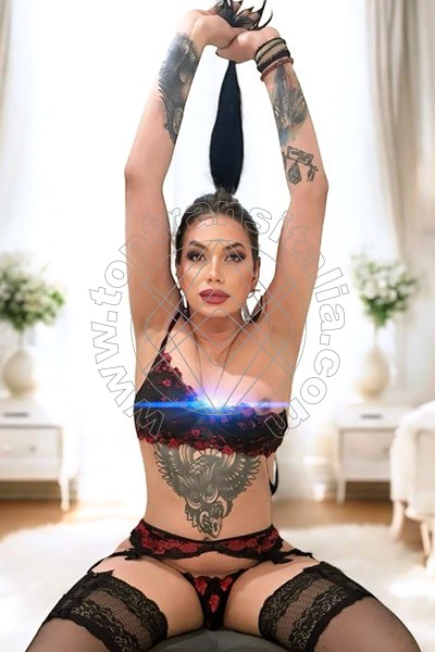 Foto 2 di Sexy Sophie transex Parigi