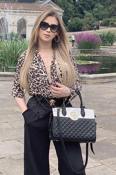 Foto 22 di Leticia Rodrigues Pornostar transex Cannes