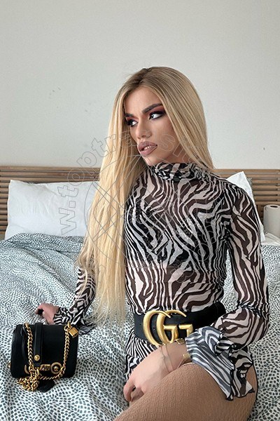 Foto 398 di Rafaella Menicucci Xxl transex Milano