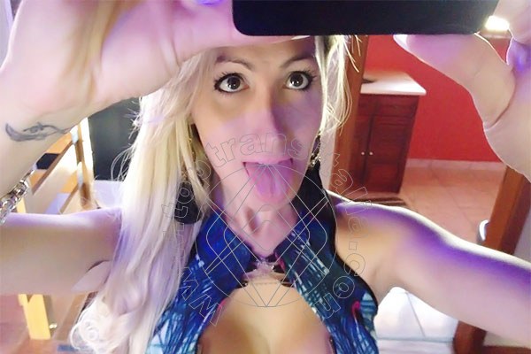 Foto selfie 98 di Raphaela Martins Pornostar transex Albisola Superiore