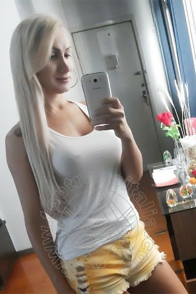 Foto selfie 95 di Raphaela Martins Pornostar transex Albisola Superiore