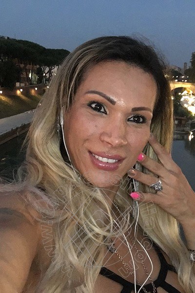 Foto selfie 80 di Jhoany Wilker Pornostar transex Bari