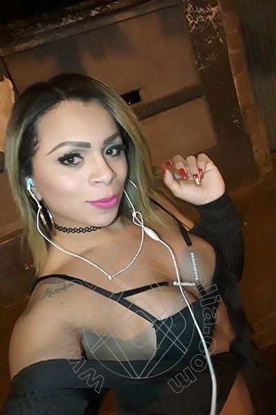 Foto selfie 32 di Thayla Santos Pornostar Brasiliana transex Milano