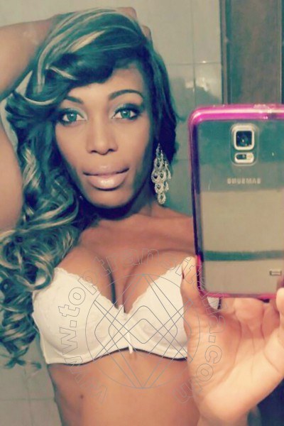 Foto selfie 66 di Naomy Xl transex Genova
