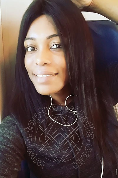 Foto selfie 23 di Naomy Xl transex Genova