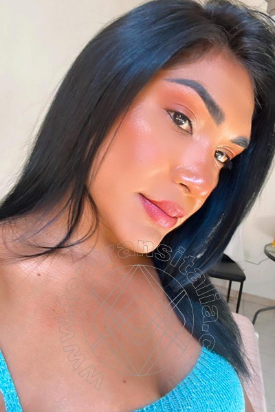 Foto selfie di Pocahontas Indianara transex Olbia