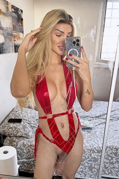 Foto selfie hot 5 di Valenttina Monster Dick transex Milano
