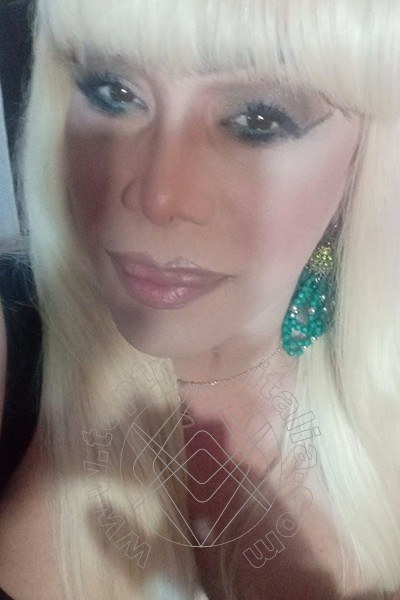 Foto selfie 360 di Nicole Vip Venturiny transex Milano