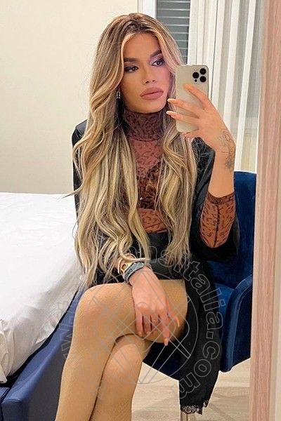 Foto selfie 70 di Rafaella Menicucci Xxl transex Milano