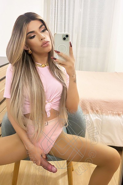 Foto selfie hot 10 di Rafaella Menicucci Xxl transex Napoli