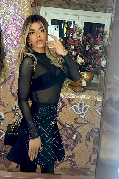 Foto selfie 22 di Rafaella Menicucci Xxl transex Milano