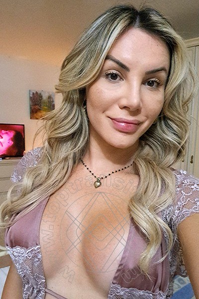 Foto selfie di Luisa Mello transex Lecce