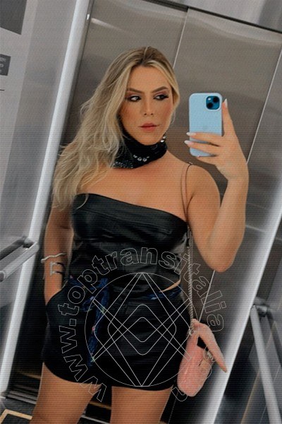 Foto selfie di Rayssa Victoria transex Londra