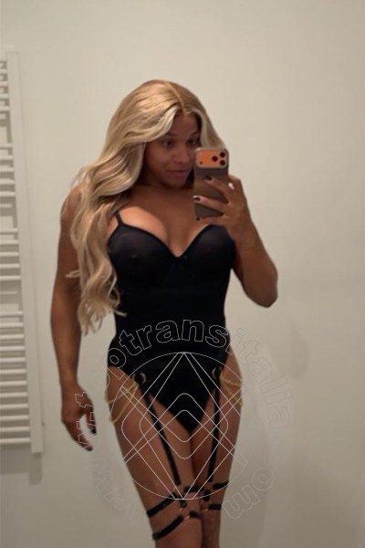 Foto selfie 2 di Adriana transex Napoli